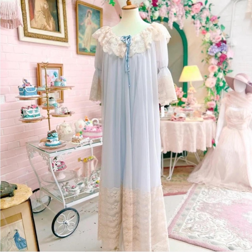 Stunning High-End Collector's Vintage 1960s Chiffon Peignoir Robe - ONE SIZE